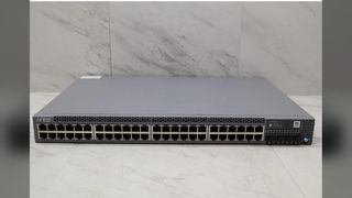Juniper EX2300-48P 네트워크 스위치 개요