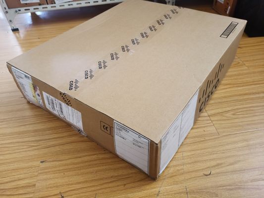 Cisco Catalyst C9500-16X-E 16포트 10G 스위치 (NW Essentials 라이선스 포함)