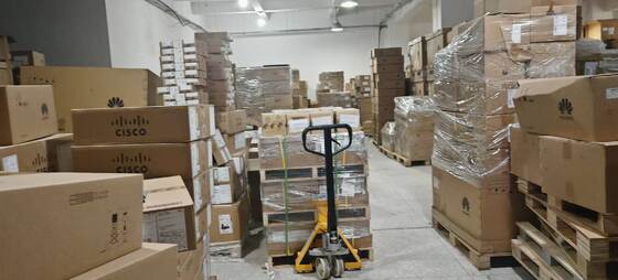 CE8861-4C-EI, Huawei CE8800 스위치, 서브카드 슬롯 4개/팬 없음/전원 모듈 없음