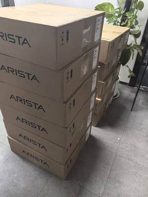 DCS-7050TX3-48C8-R, Arista 7050X3 스위치, 48x10GBaseT/8x100GbE QSFP/후전방 에어